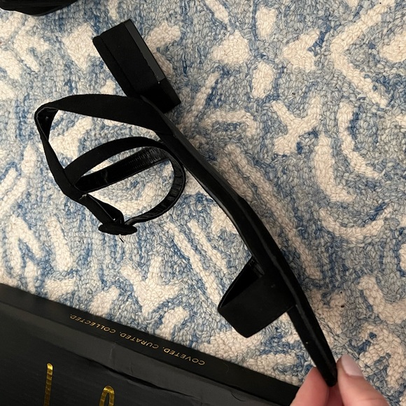 NWT Darryian Black Suede Ankle Strap Sandals - Picture 5 of 8